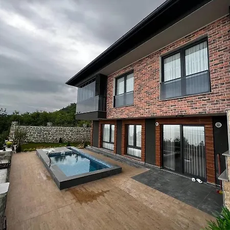 Villa 5+1 With Pool, Near Sea, 10 Person, Arakli